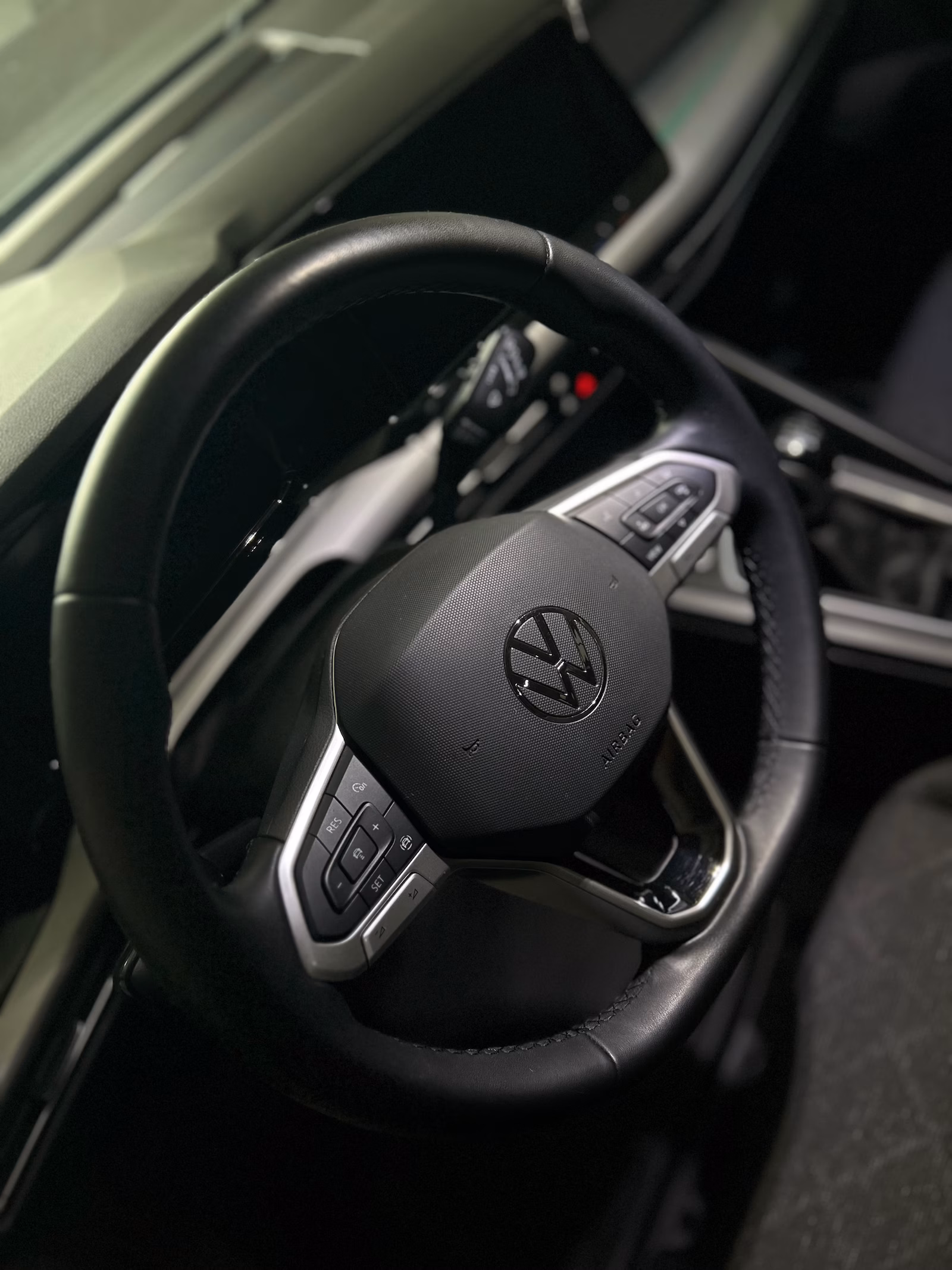 Volkswagen - volant a palubní deska po detailingu